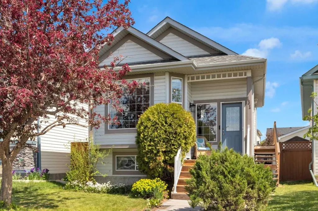 131 Country Hills Way NW Calgary AB T3K 4W3