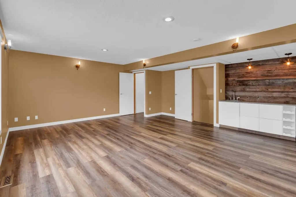 131 Country Hills Way NW Calgary AB T3K 4W3