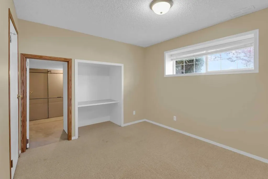 131 Country Hills Way NW Calgary AB T3K 4W3