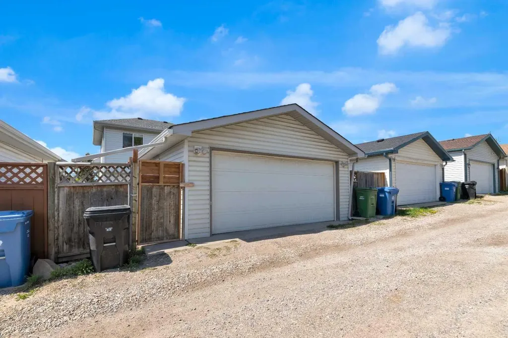 131 Country Hills Way NW Calgary AB T3K 4W3