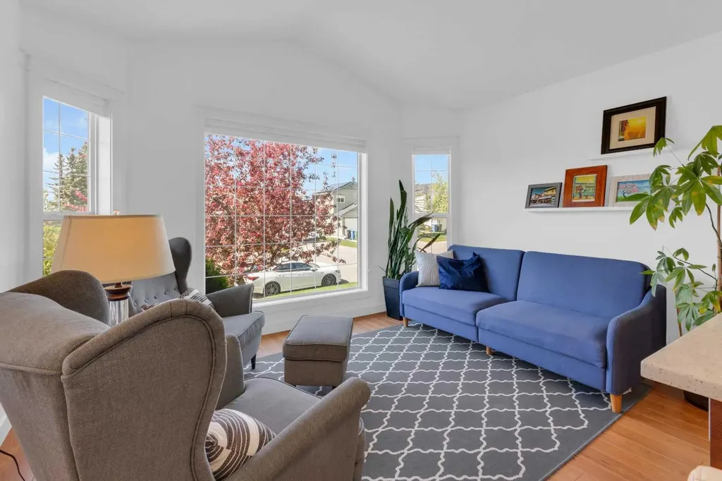 131 Country Hills Way NW Calgary AB T3K 4W3