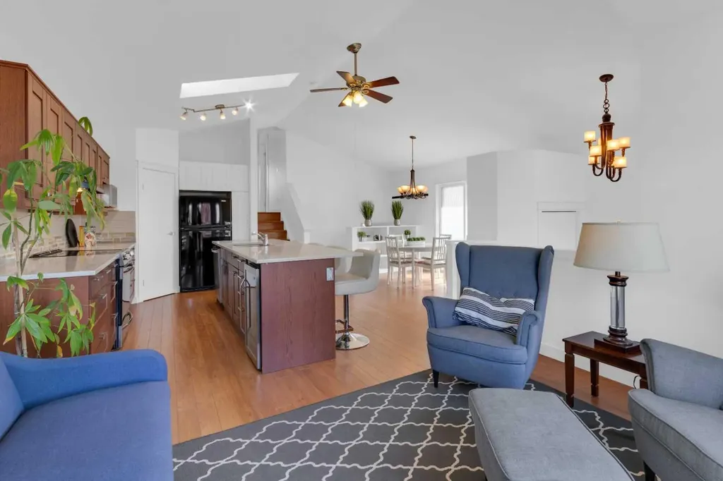 131 Country Hills Way NW Calgary AB T3K 4W3