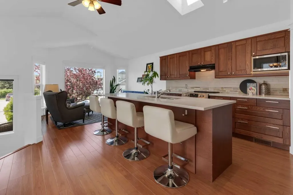 131 Country Hills Way NW Calgary AB T3K 4W3