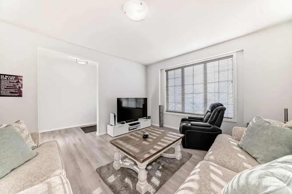 412 Yorkville Avenue SW Calgary AB T2X 4S4