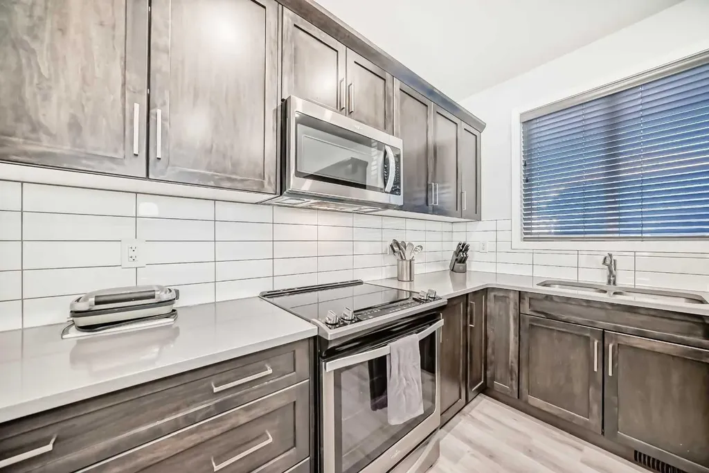 412 Yorkville Avenue SW Calgary AB T2X 4S4