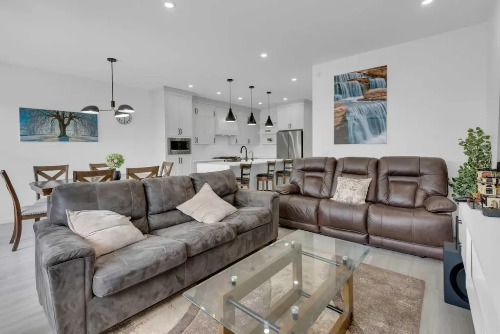 41 Copperhead Road SE Calgary AB T2Z 5H1