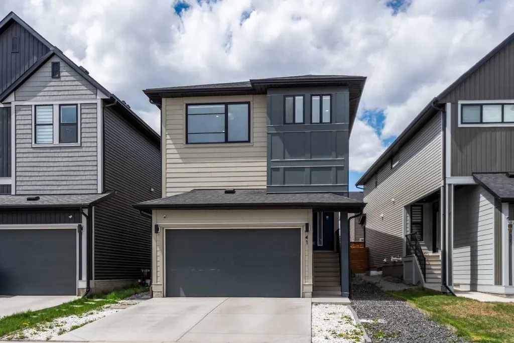41 Copperhead Road SE Calgary AB T2Z 5H1