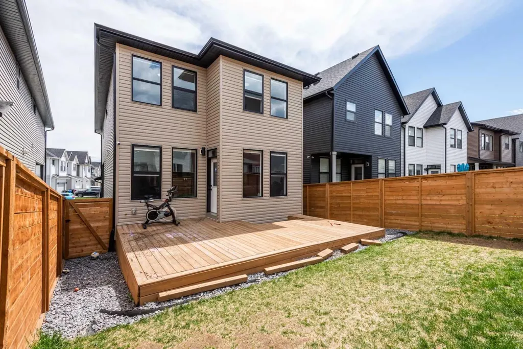 41 Copperhead Road SE Calgary AB T2Z 5H1