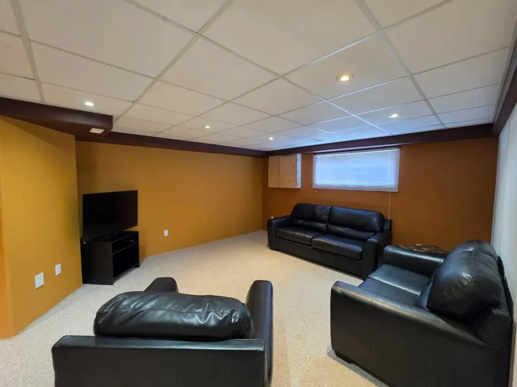 4105 67th Avenue Lloydminster AB T9V3G7