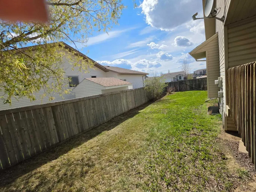 4105 67th Avenue Lloydminster AB T9V3G7