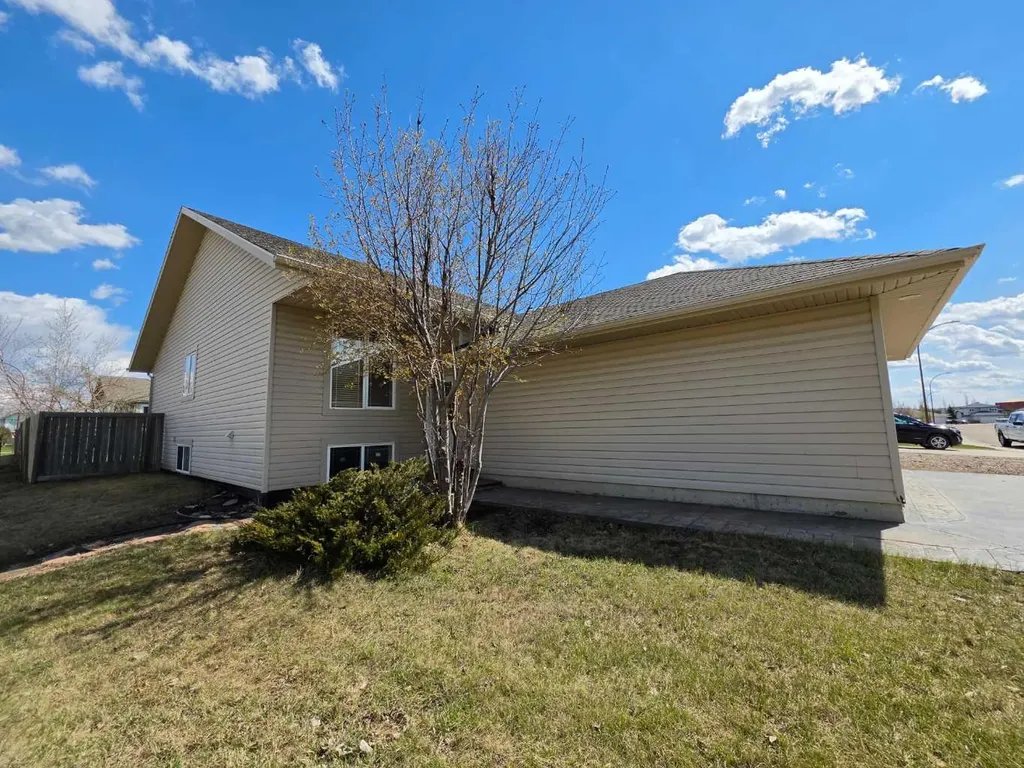 4105 67th Avenue Lloydminster AB T9V3G7
