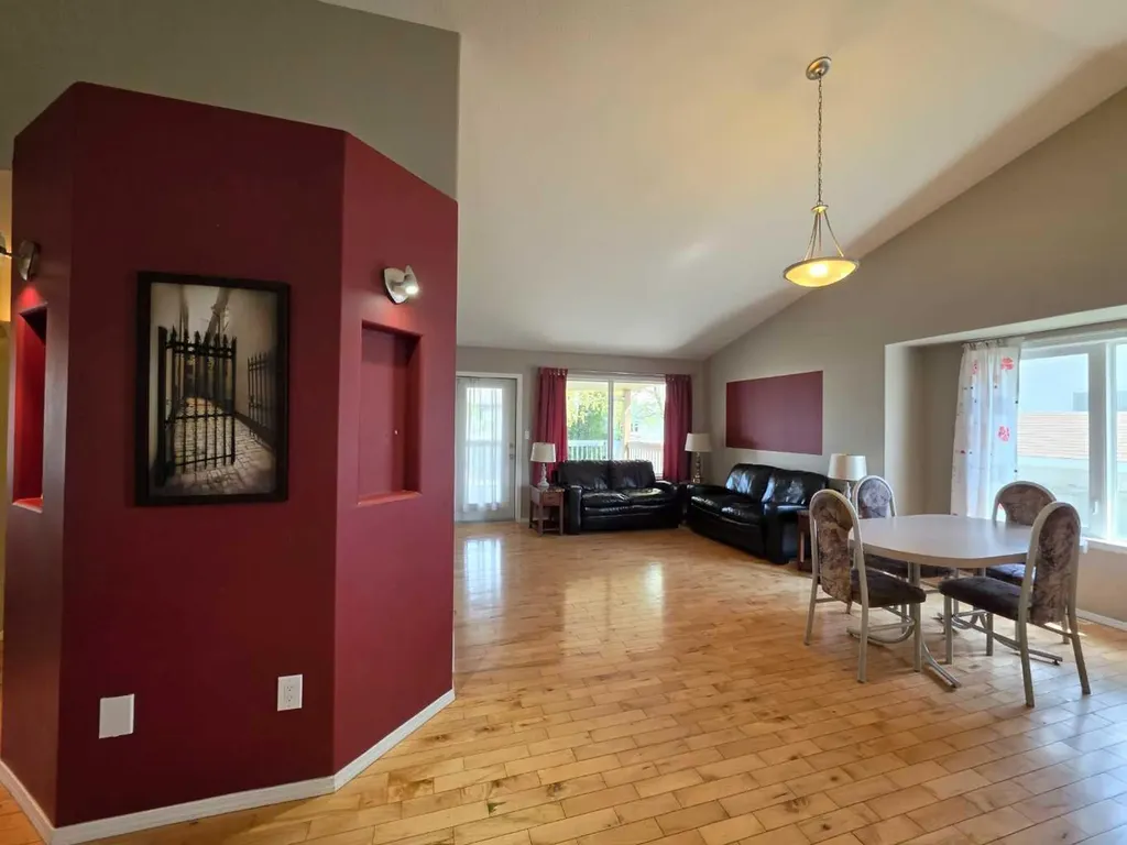 4105 67th Avenue Lloydminster AB T9V3G7