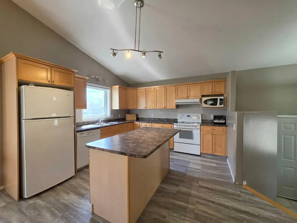 4105 67th Avenue Lloydminster AB T9V3G7