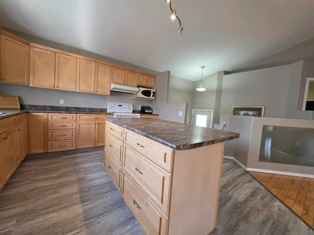 4105 67th Avenue Lloydminster AB T9V3G7