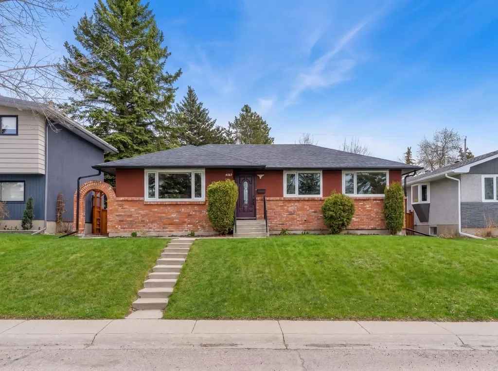 4824 Claret Street NW Calgary AB T2L 1C1