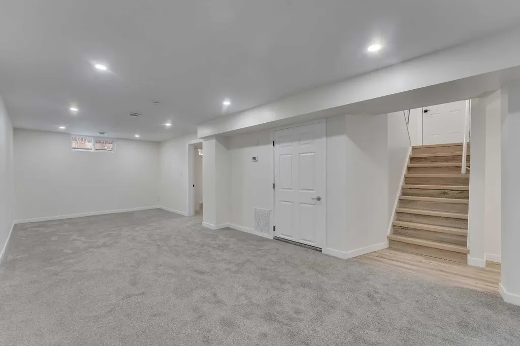 4824 Claret Street NW Calgary AB T2L 1C1