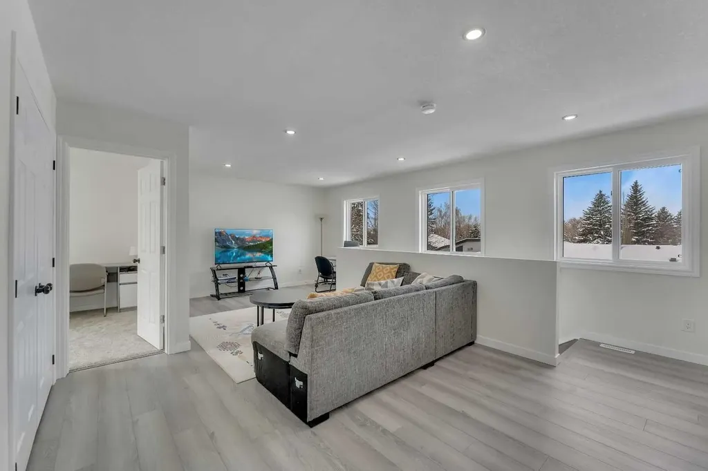 4824 Claret Street NW Calgary AB T2L 1C1
