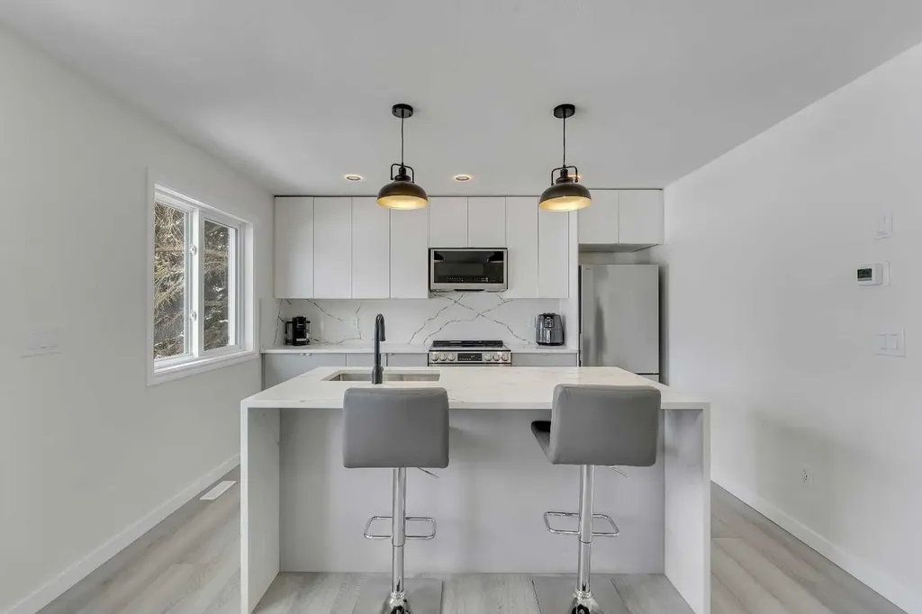 4824 Claret Street NW Calgary AB T2L 1C1