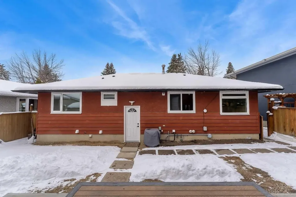 4824 Claret Street NW Calgary AB T2L 1C1
