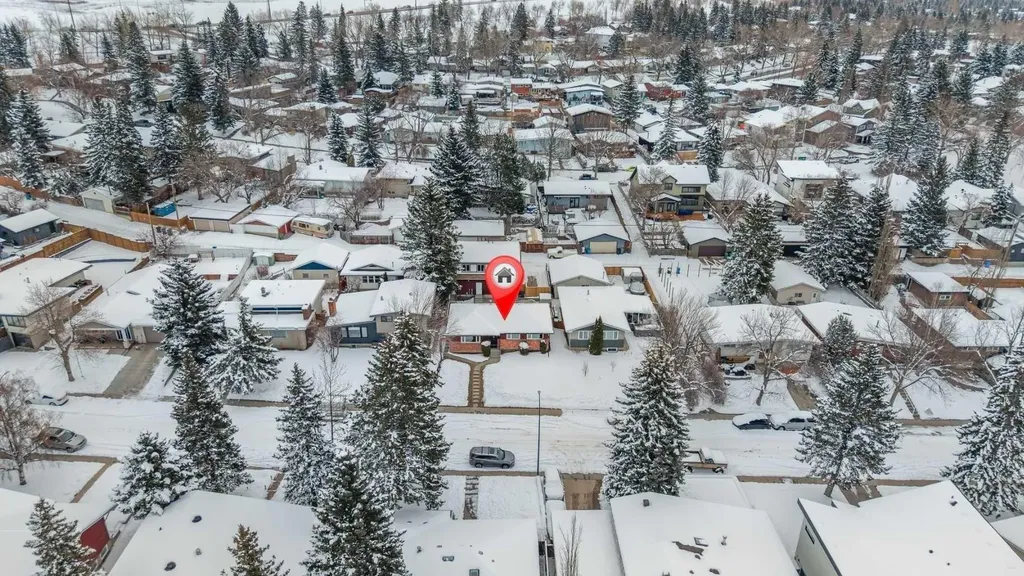 4824 Claret Street NW Calgary AB T2L 1C1