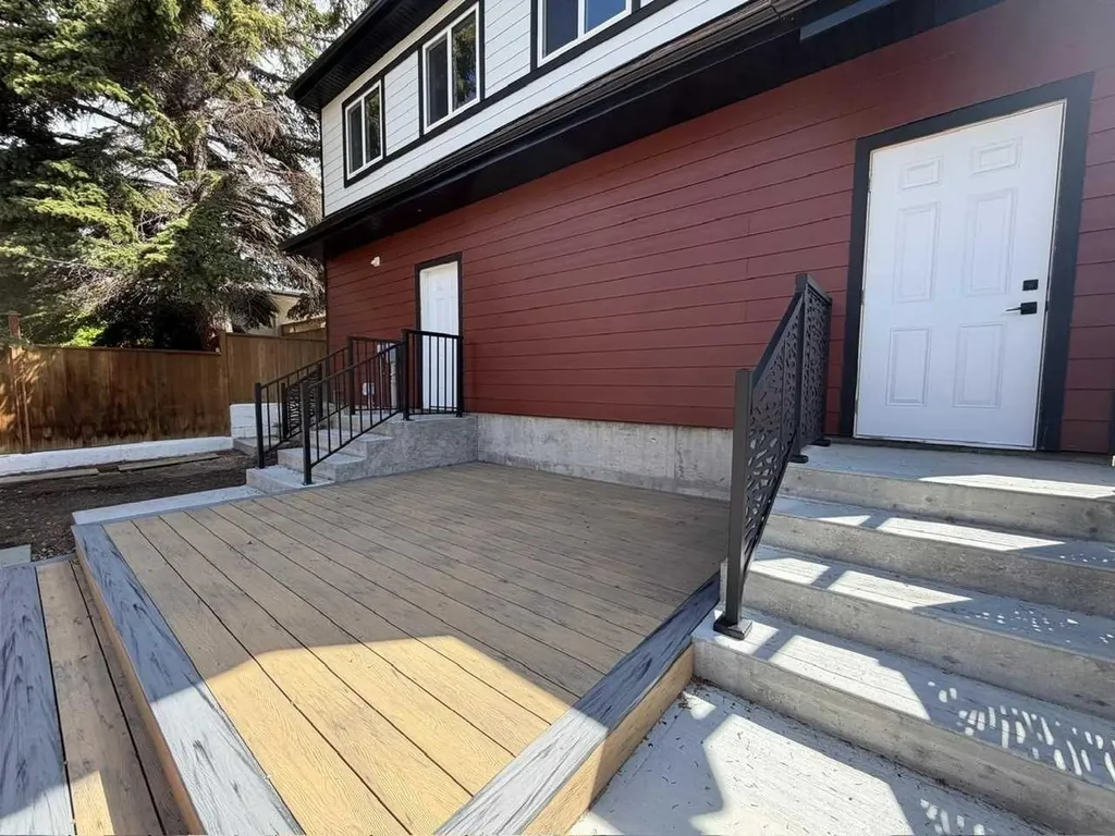 4824 Claret Street NW Calgary AB T2L 1C1