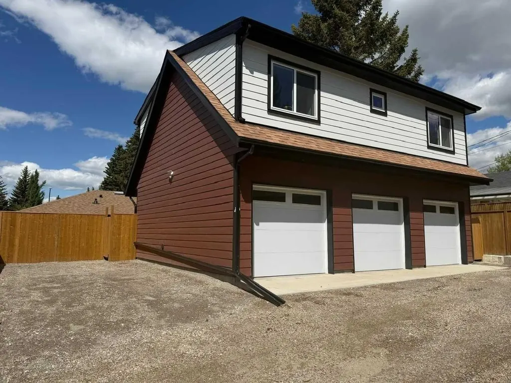 4824 Claret Street NW Calgary AB T2L 1C1