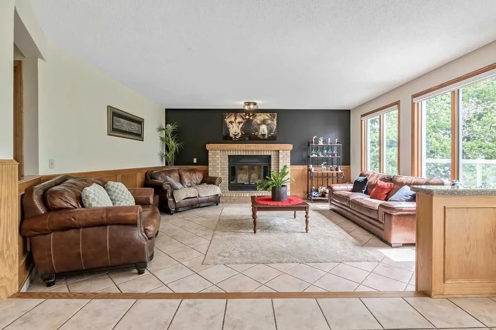 35 Candle Court SW Calgary AB T2W 6B6