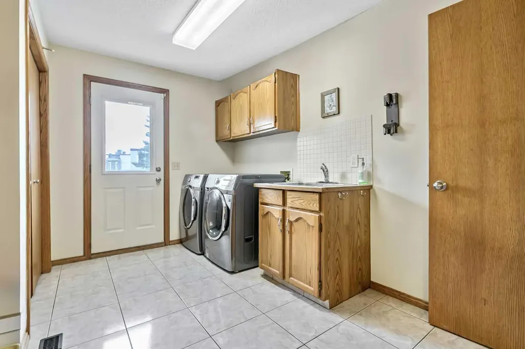 35 Candle Court SW Calgary AB T2W 6B6