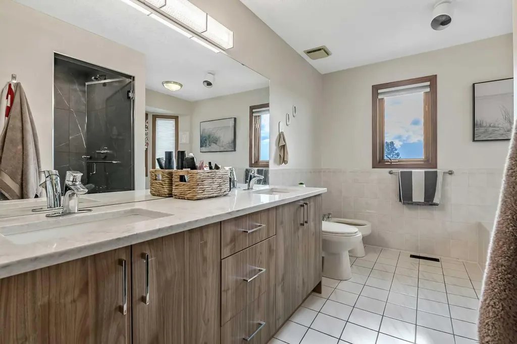 35 Candle Court SW Calgary AB T2W 6B6