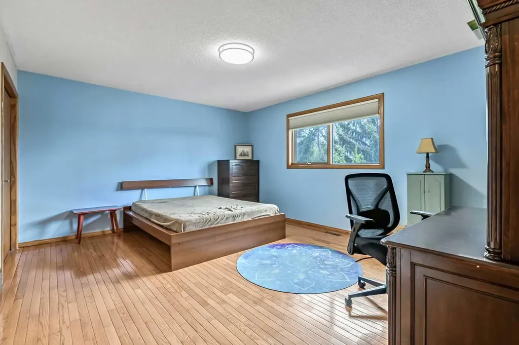 35 Candle Court SW Calgary AB T2W 6B6