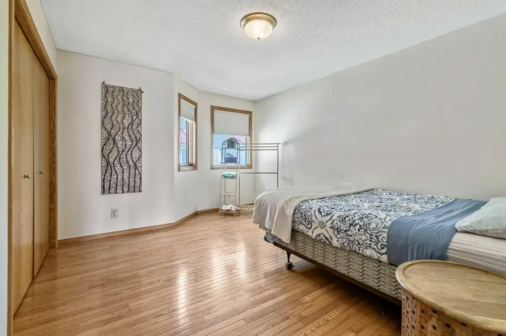 35 Candle Court SW Calgary AB T2W 6B6