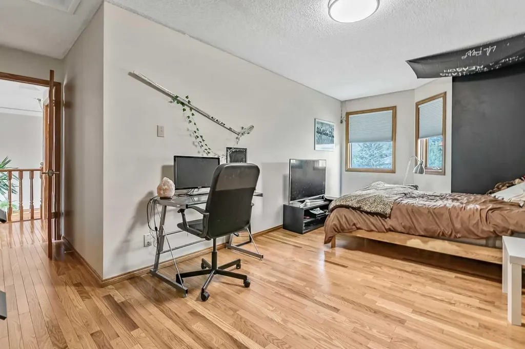 35 Candle Court SW Calgary AB T2W 6B6