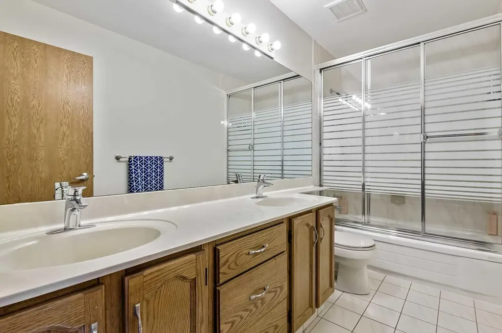 35 Candle Court SW Calgary AB T2W 6B6