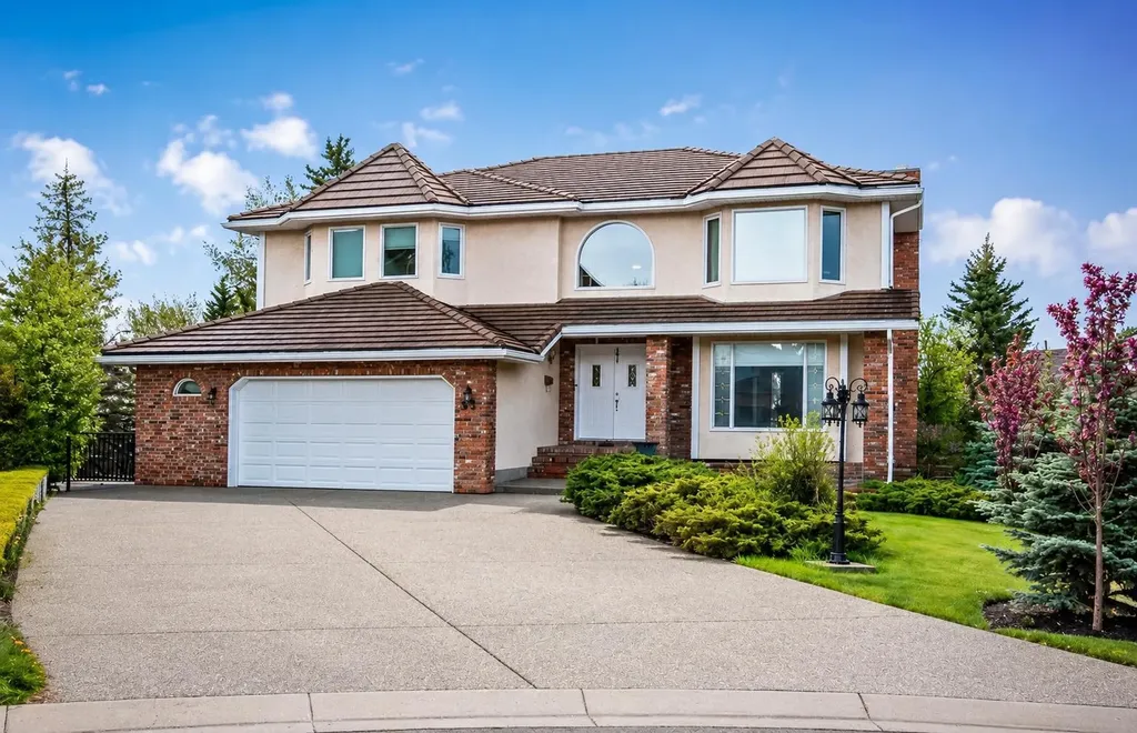 35 Candle Court SW Calgary AB T2W 6B6