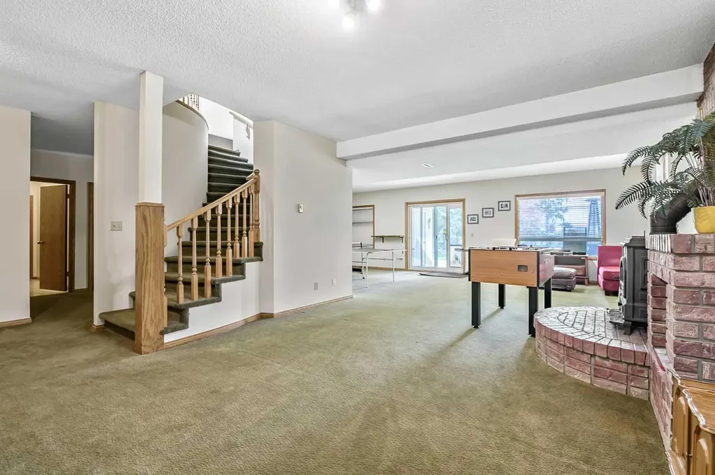 35 Candle Court SW Calgary AB T2W 6B6