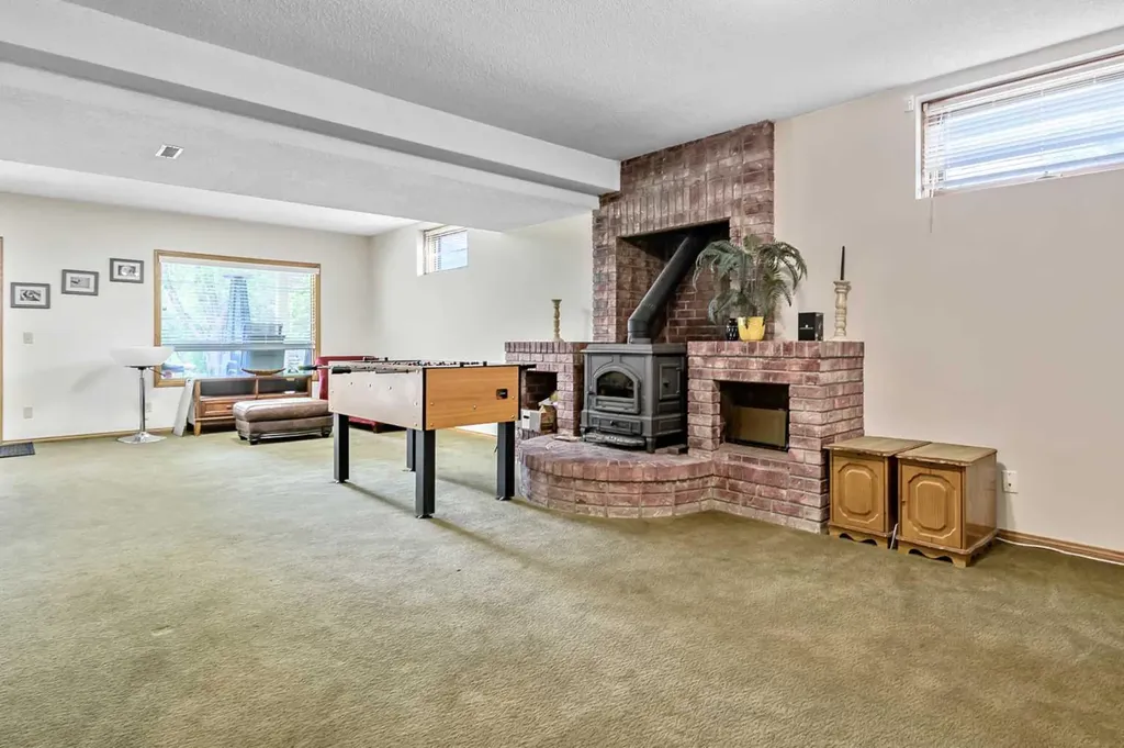35 Candle Court SW Calgary AB T2W 6B6