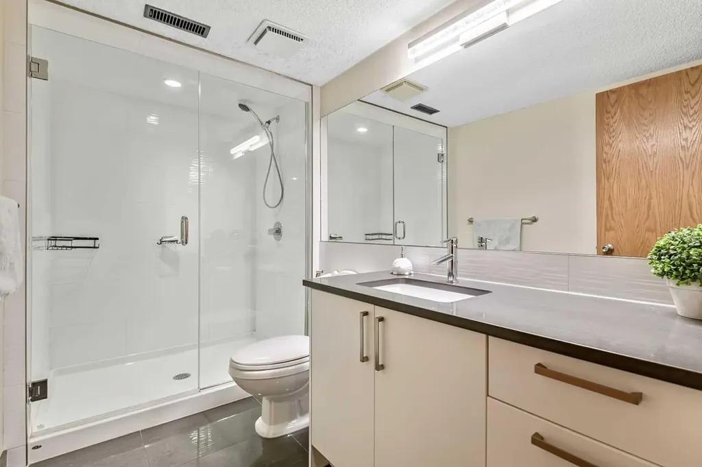 35 Candle Court SW Calgary AB T2W 6B6