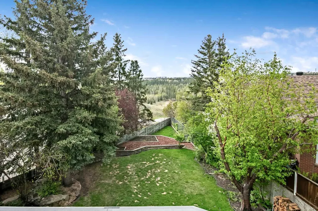 35 Candle Court SW Calgary AB T2W 6B6
