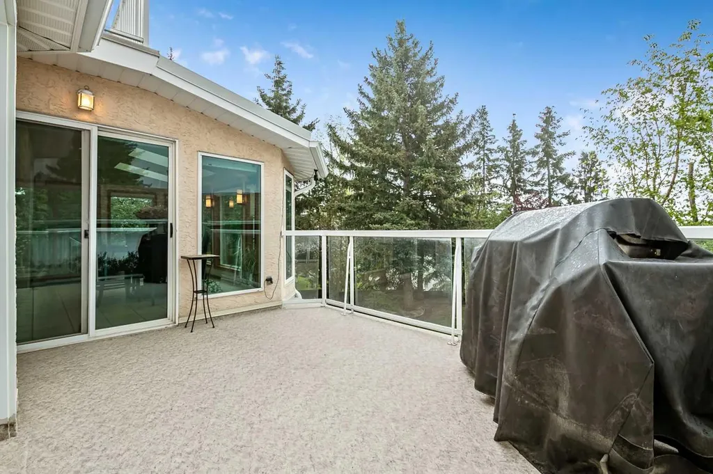 35 Candle Court SW Calgary AB T2W 6B6