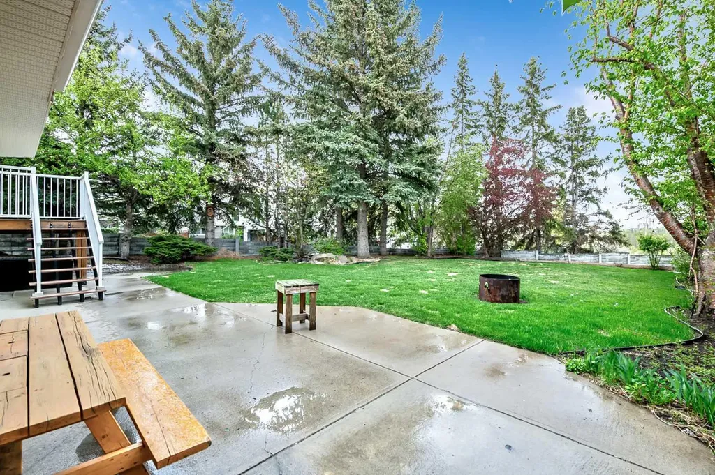 35 Candle Court SW Calgary AB T2W 6B6