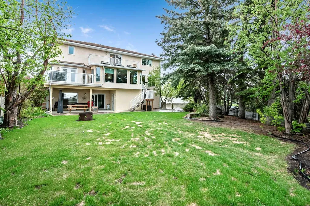 35 Candle Court SW Calgary AB T2W 6B6