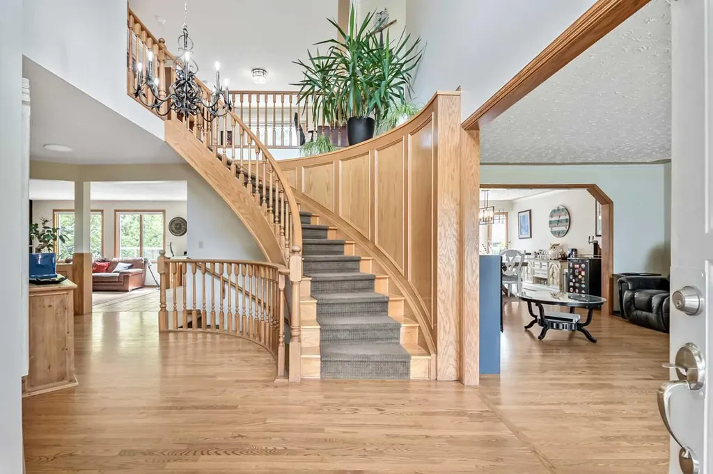 35 Candle Court SW Calgary AB T2W 6B6