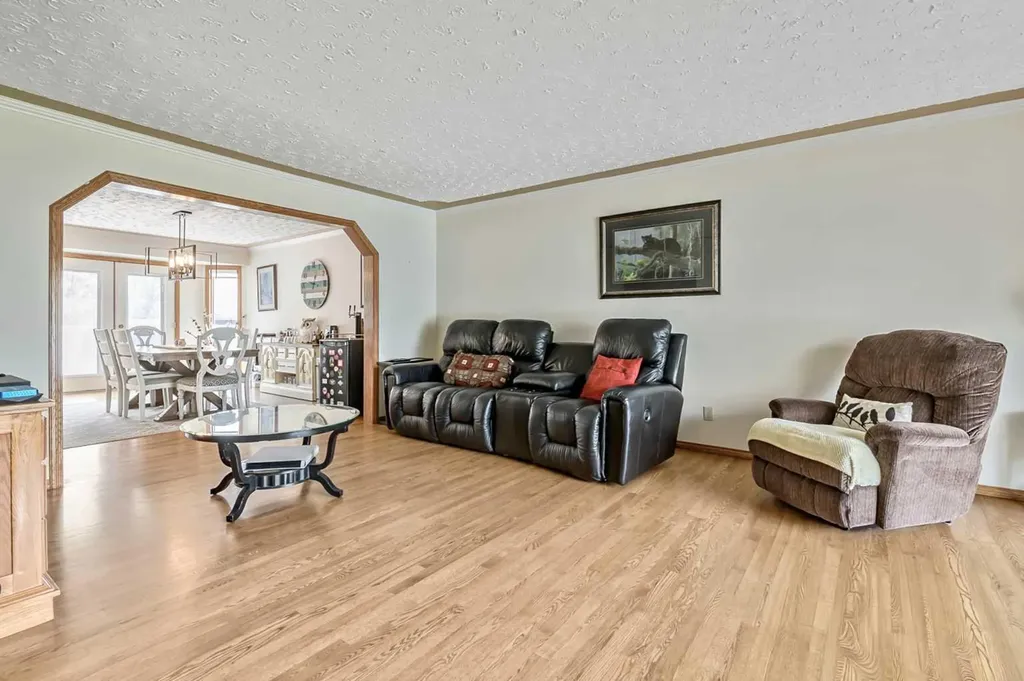 35 Candle Court SW Calgary AB T2W 6B6