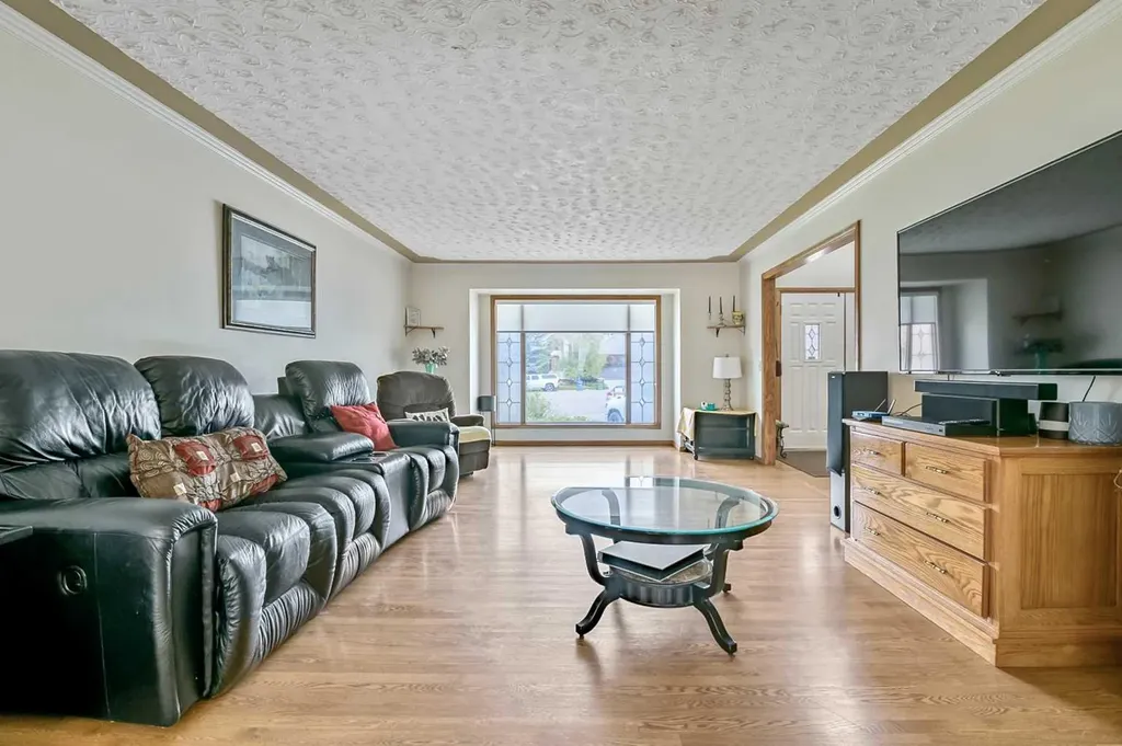 35 Candle Court SW Calgary AB T2W 6B6
