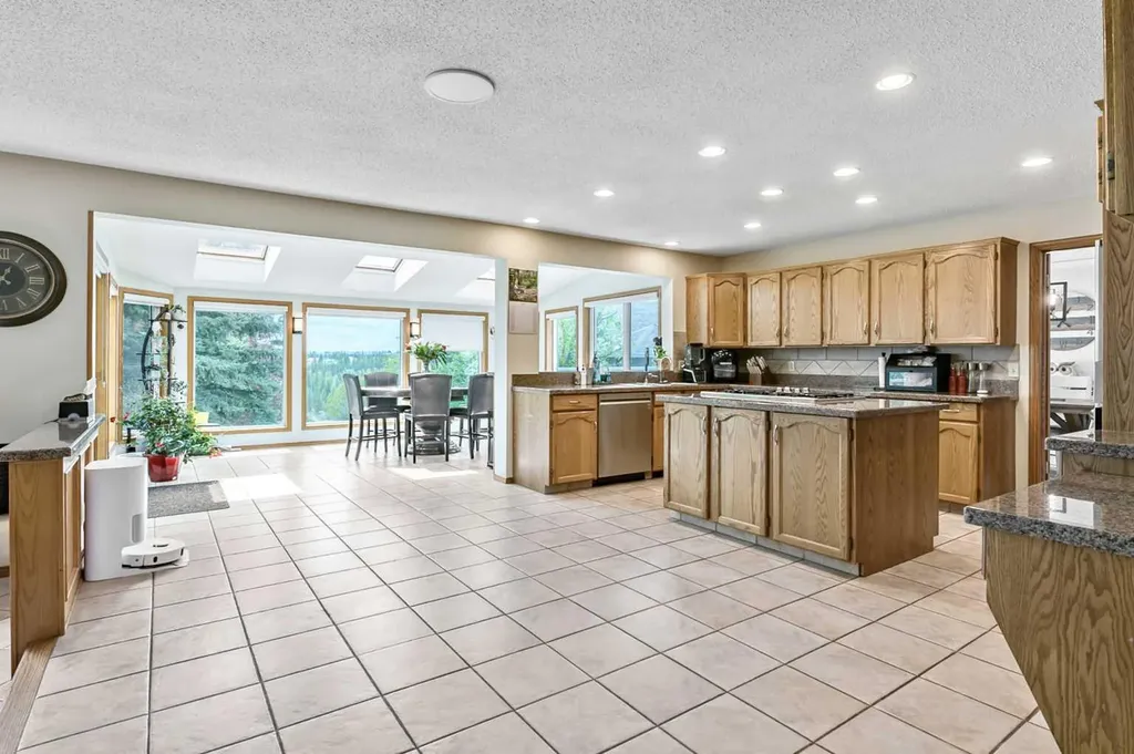 35 Candle Court SW Calgary AB T2W 6B6
