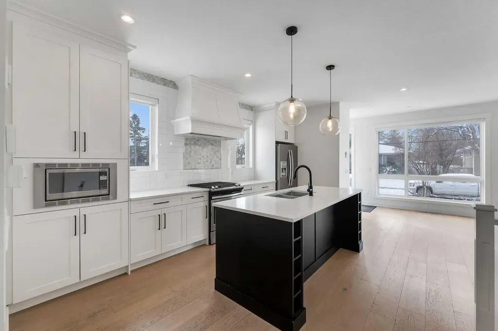 2501 17a Street NW Calgary AB T2M 3S7