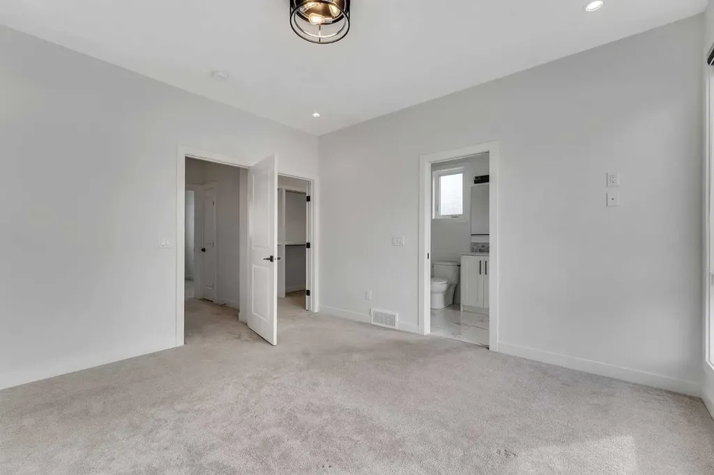 2501 17a Street NW Calgary AB T2M 3S7