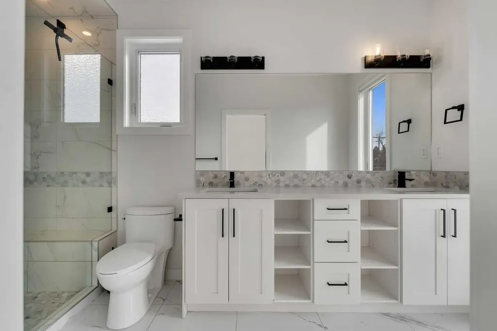2501 17a Street NW Calgary AB T2M 3S7