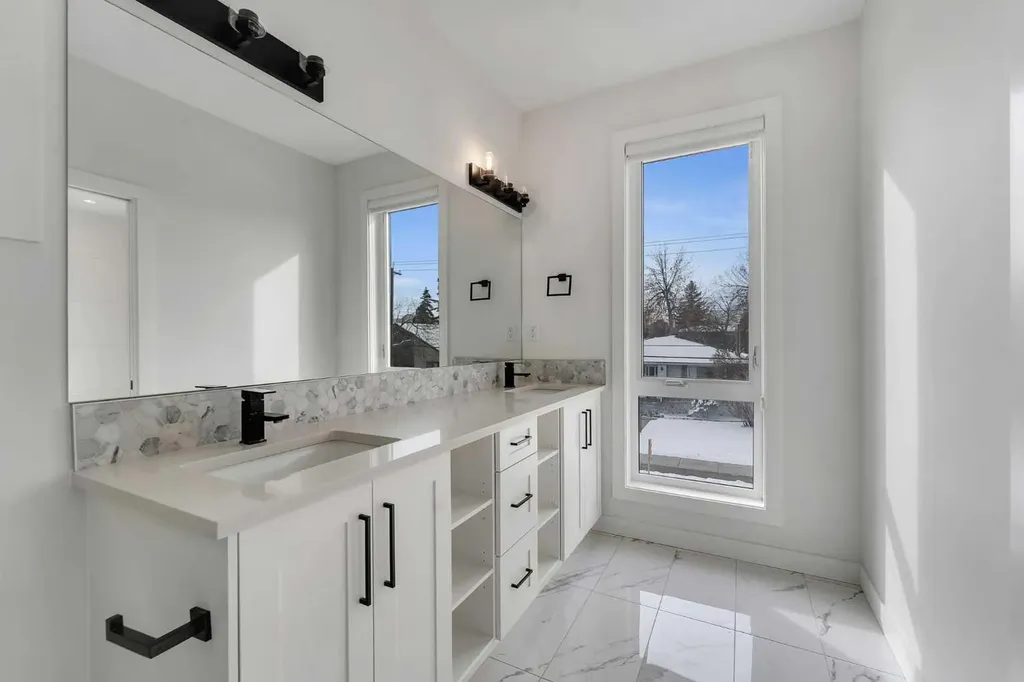 2501 17a Street NW Calgary AB T2M 3S7