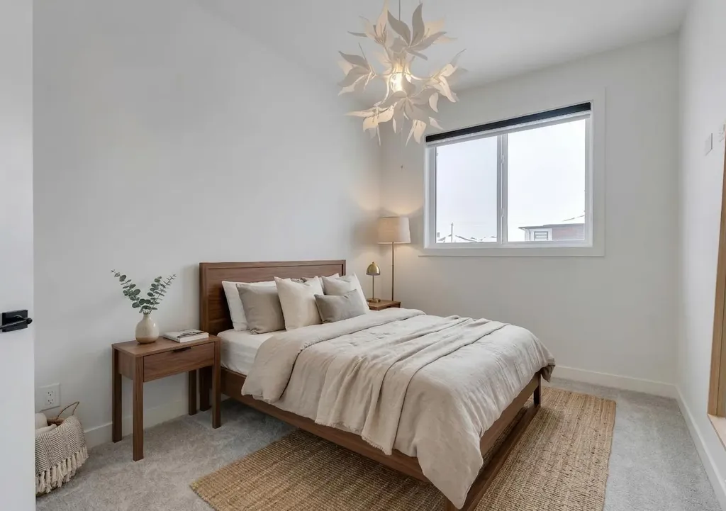 2501 17a Street NW Calgary AB T2M 3S7